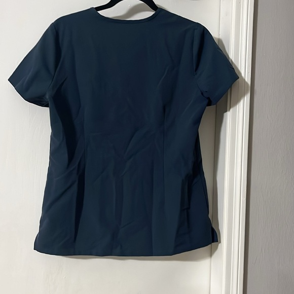 Figs Casma Three-Pocket Scrub Top™ - Picture 2 of 4